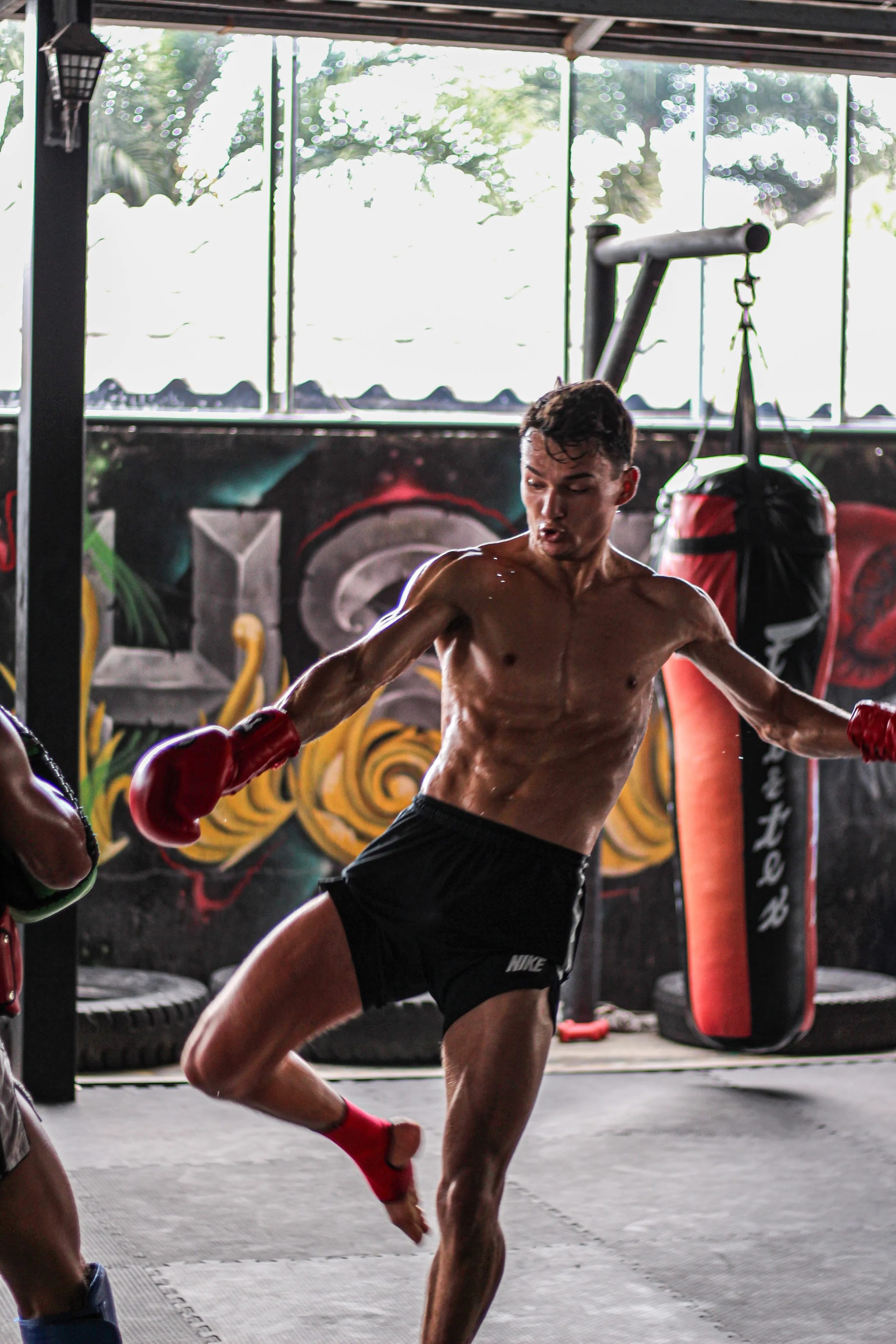 Anto training a knee on the bag